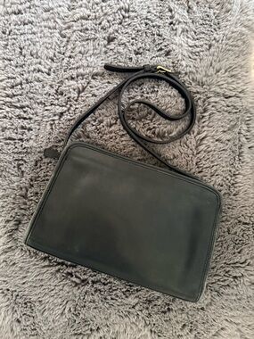 COACH Vintage Vintage Luxury Black Leather Sutton Zip Purse Crossbody Bag 9814
